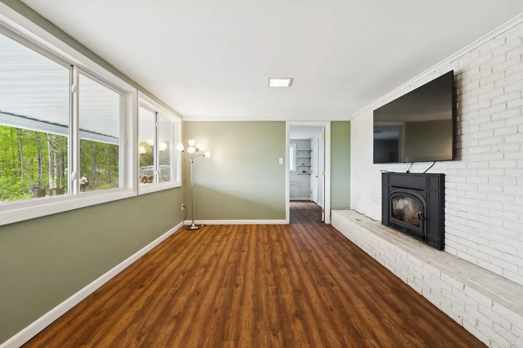 9 Tillinghast Road Sutton NH 03260