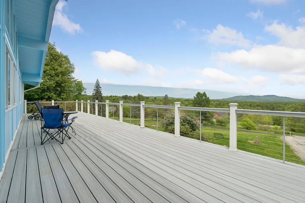 9 Tillinghast Road Sutton NH 03260