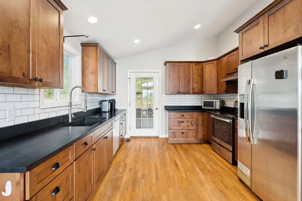 9 Tillinghast Road Sutton NH 03260