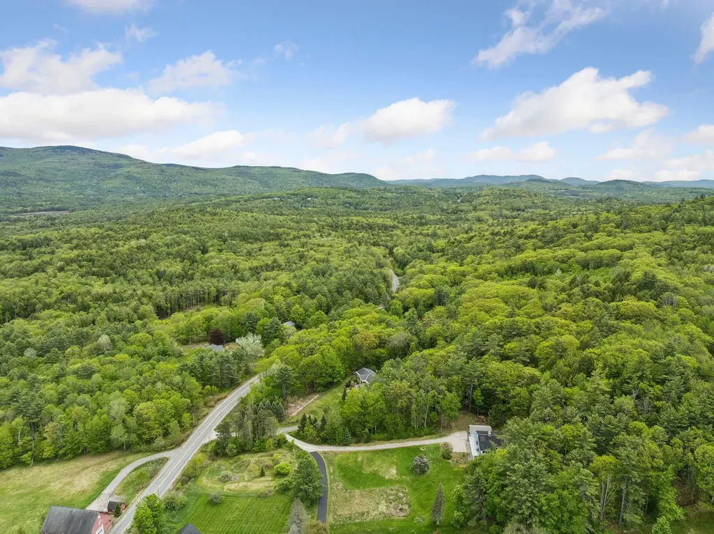 9 Tillinghast Road Sutton NH 03260