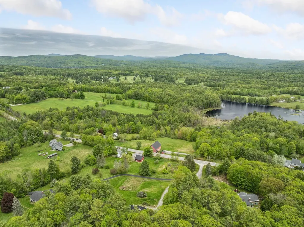 9 Tillinghast Road Sutton NH 03260