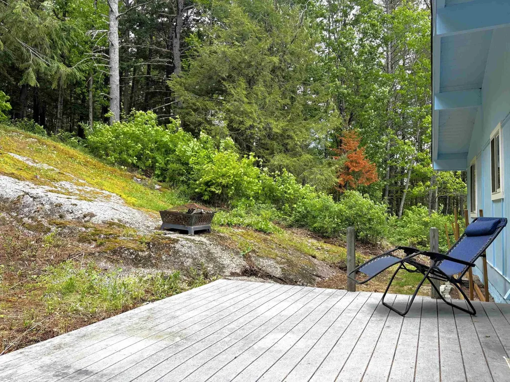 9 Tillinghast Road Sutton NH 03260