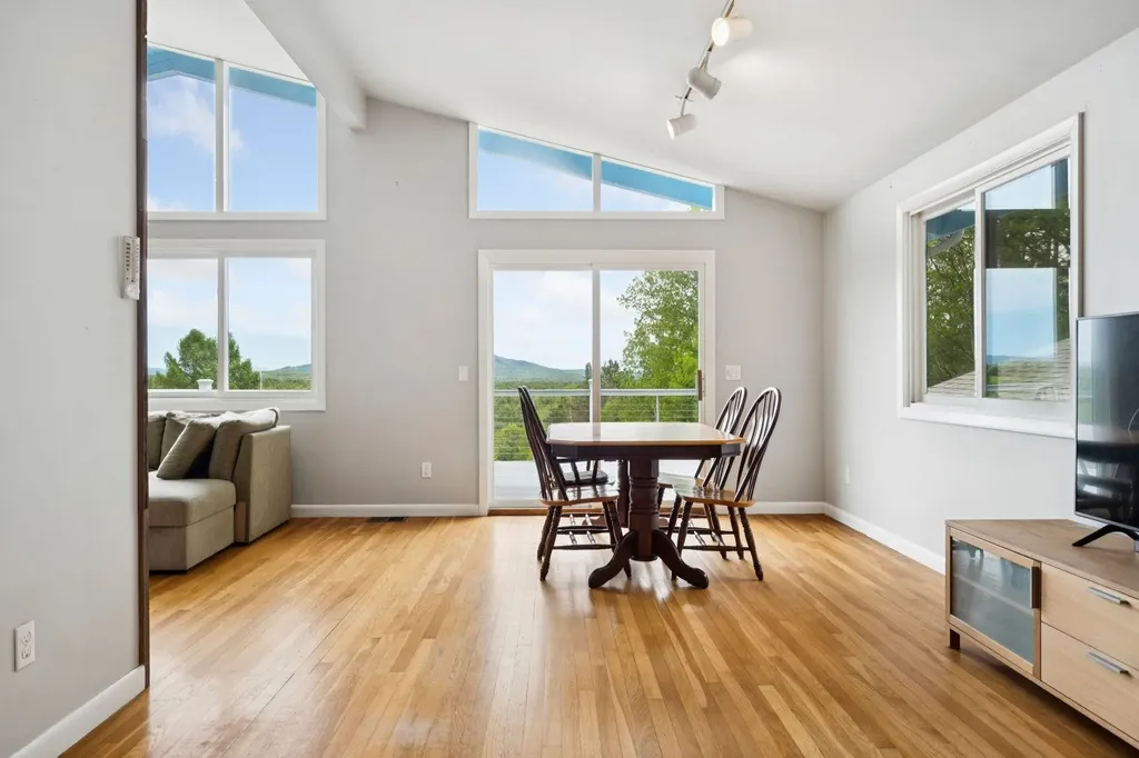 9 Tillinghast Road Sutton NH 03260