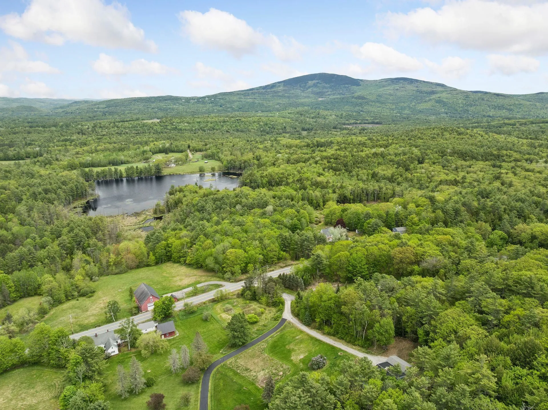 9 Tillinghast Road Sutton NH 03260