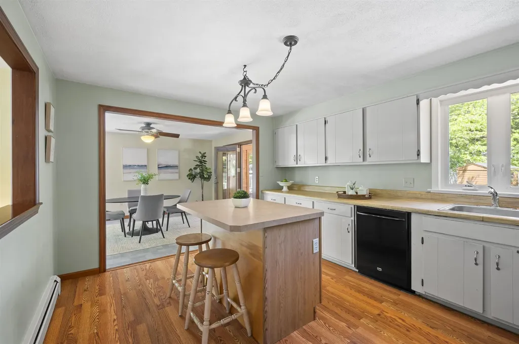 6 Patricia Avenue Exeter NH 03833