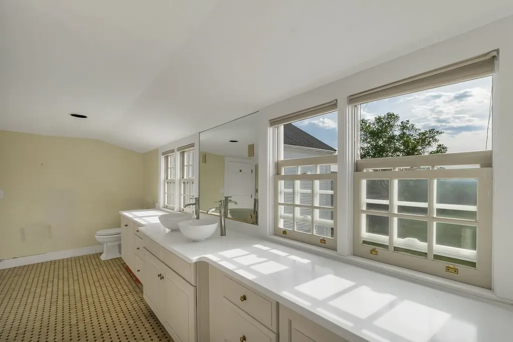 580 Pine Hill Road Wolfeboro NH 03894