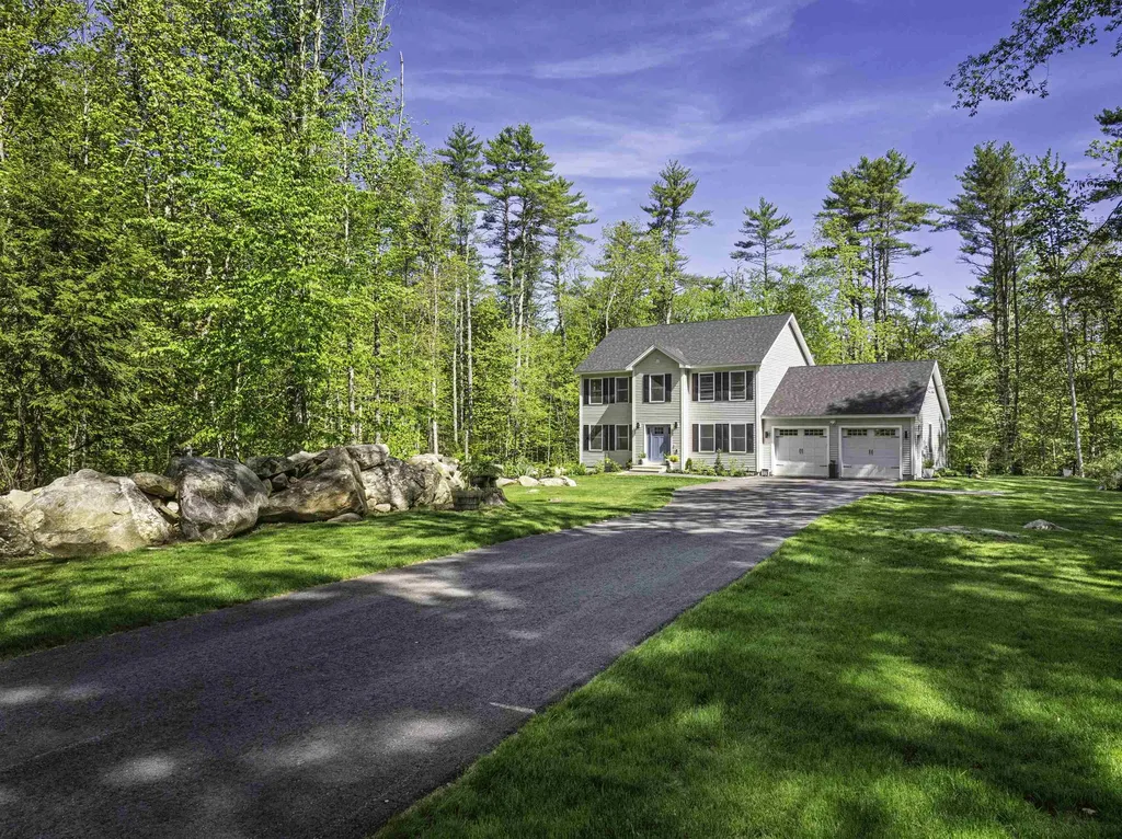 16 Stagecoach Road Barrington NH 03825
