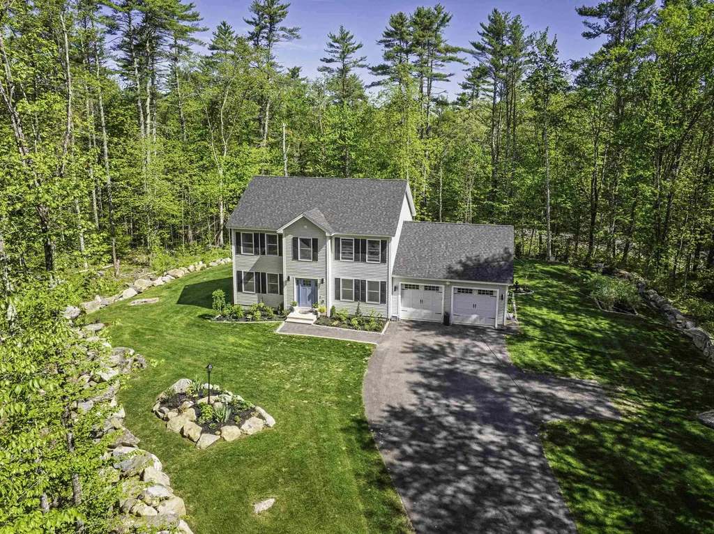 16 Stagecoach Road Barrington NH 03825