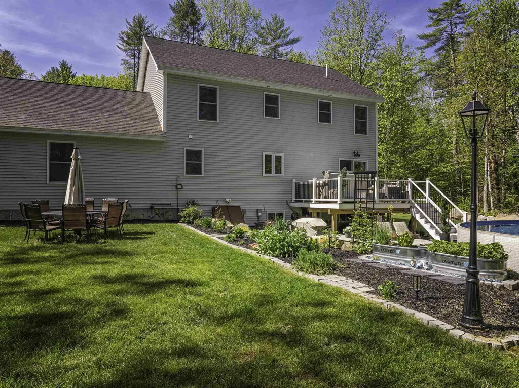16 Stagecoach Road Barrington NH 03825