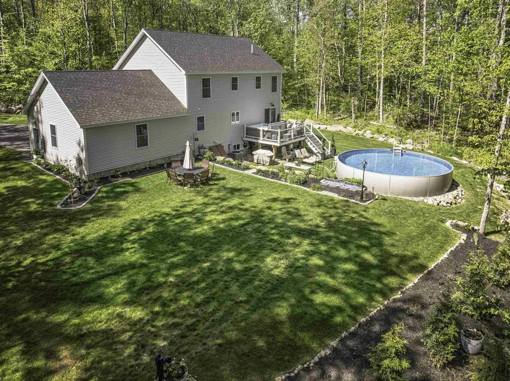 16 Stagecoach Road Barrington NH 03825
