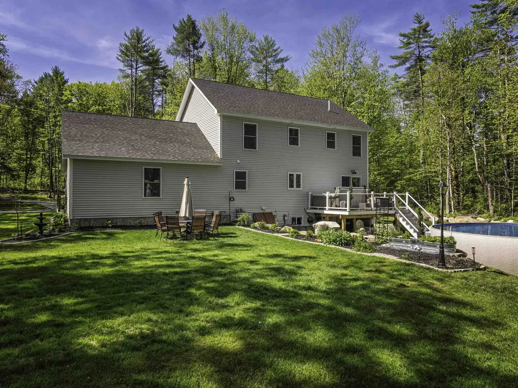 16 Stagecoach Road Barrington NH 03825