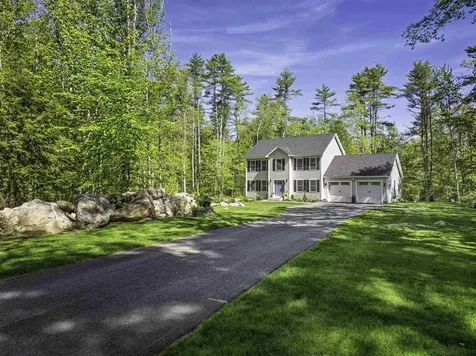16 Stagecoach Road Barrington NH 03825