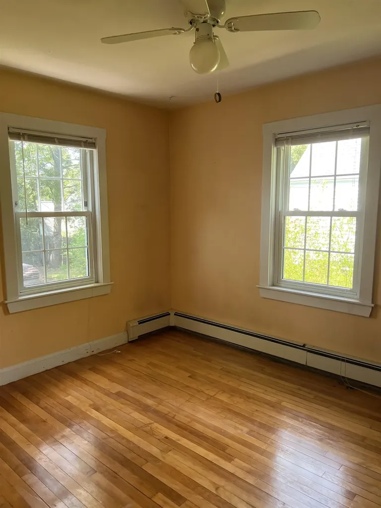 8 Hooker Street Nashua NH 03064