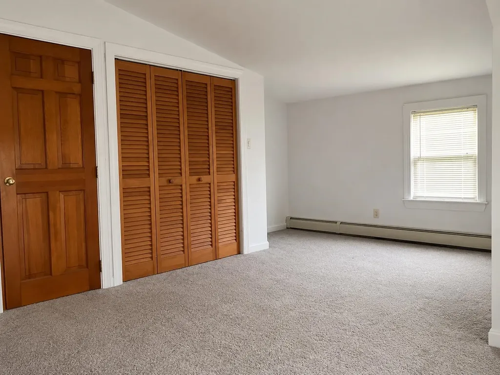 8 Hooker Street Nashua NH 03064