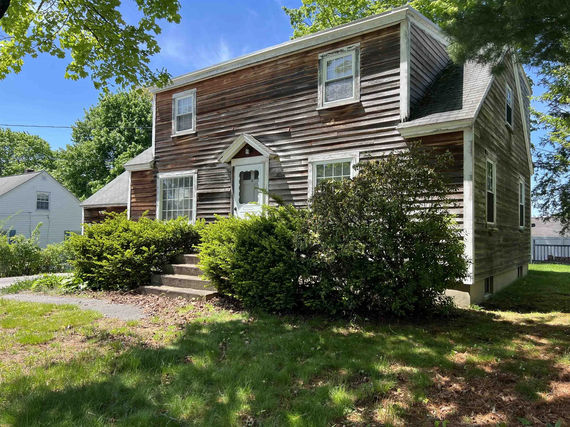 8 Hooker Street Nashua NH 03064