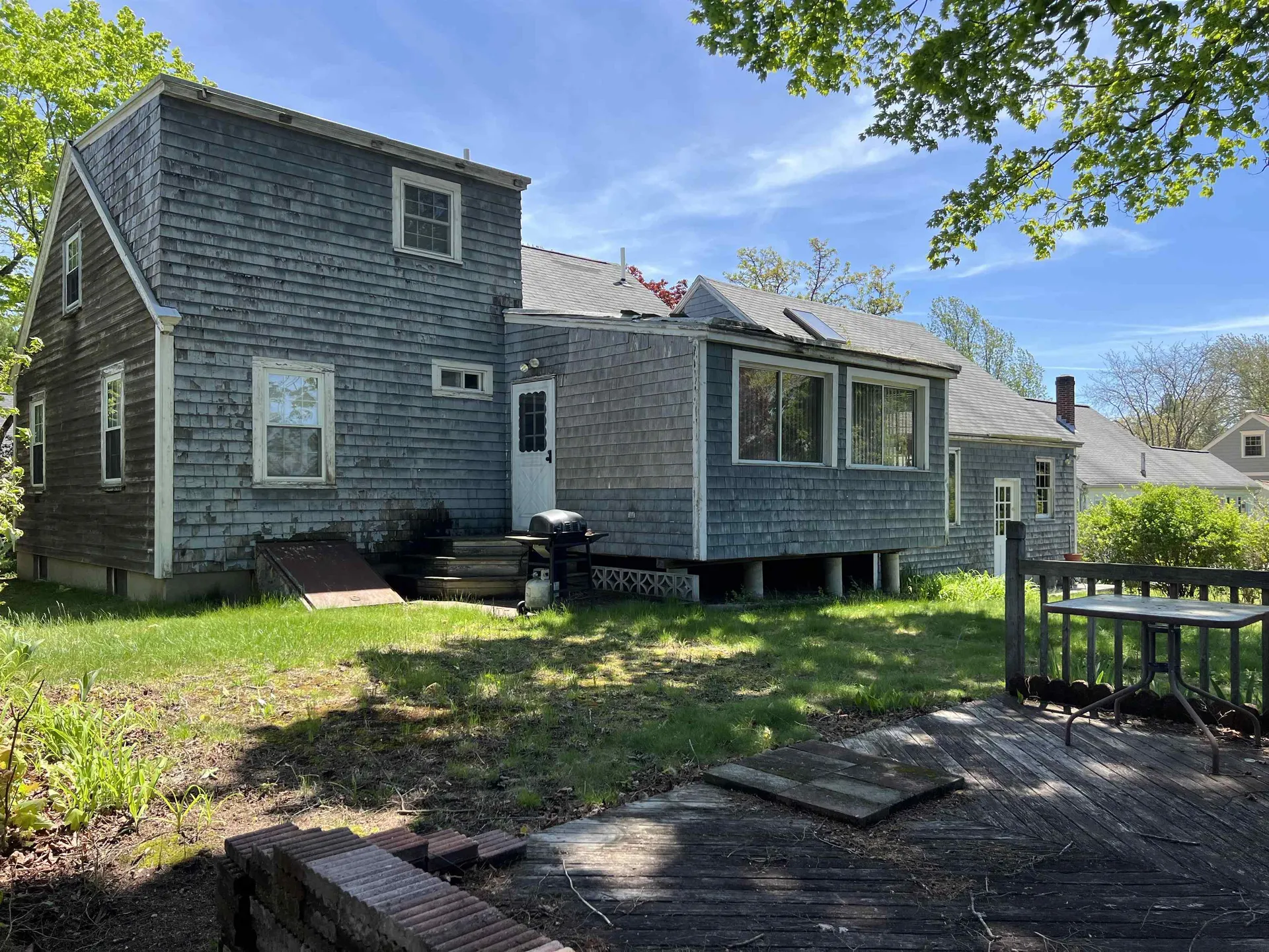 8 Hooker Street Nashua NH 03064