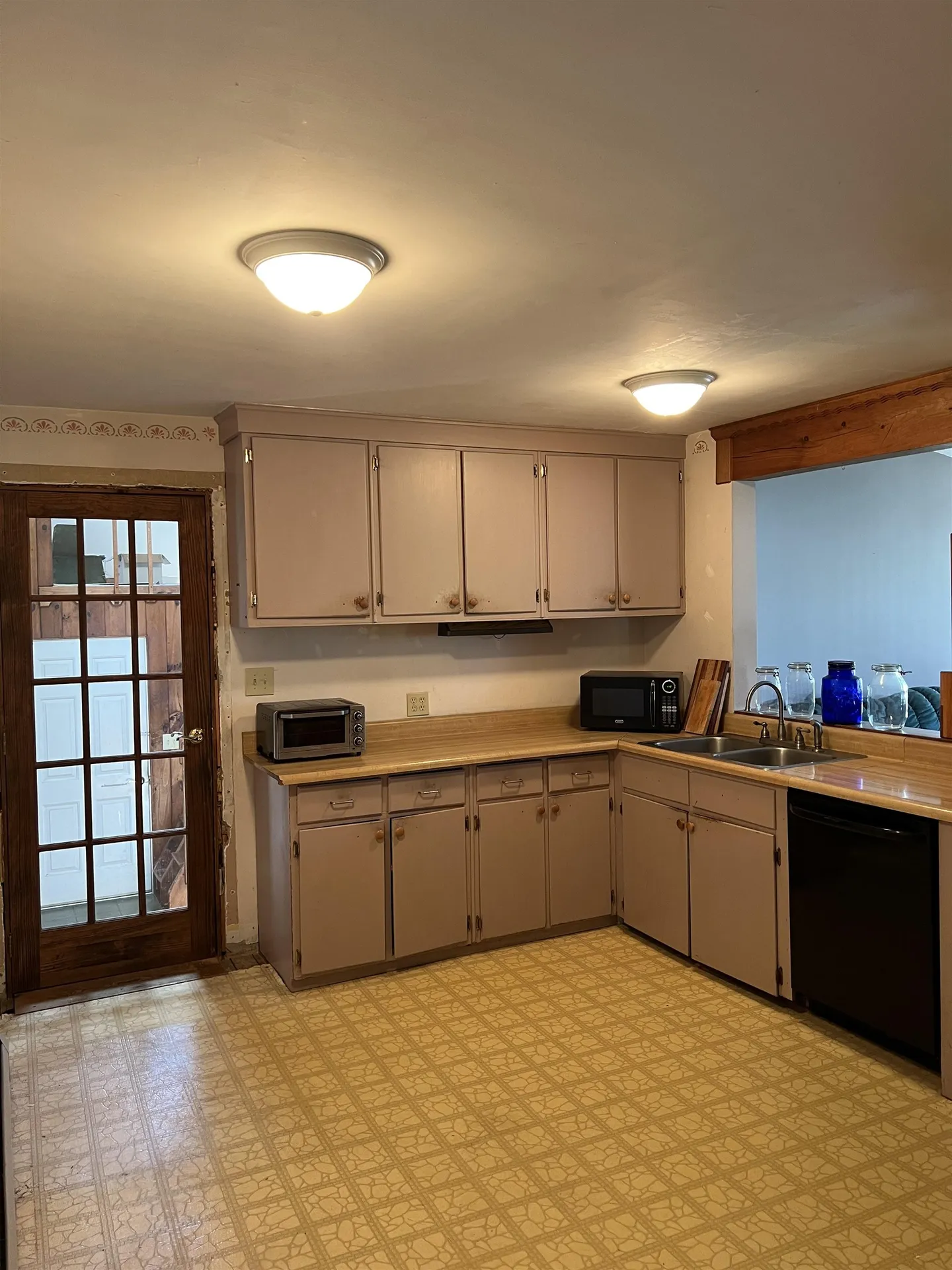 8 Hooker Street Nashua NH 03064