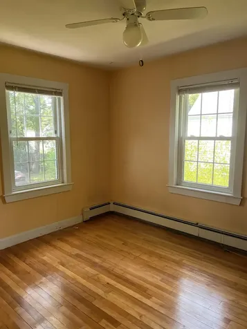 8 Hooker Street Nashua NH 03064