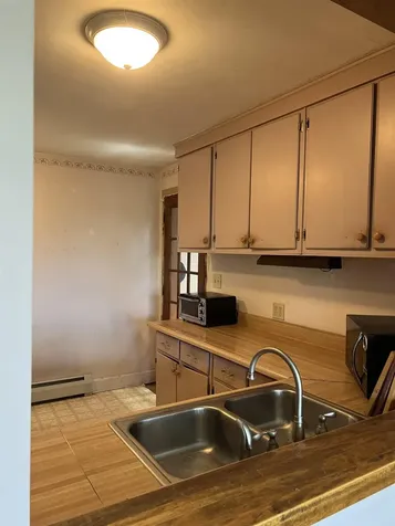 8 Hooker Street Nashua NH 03064