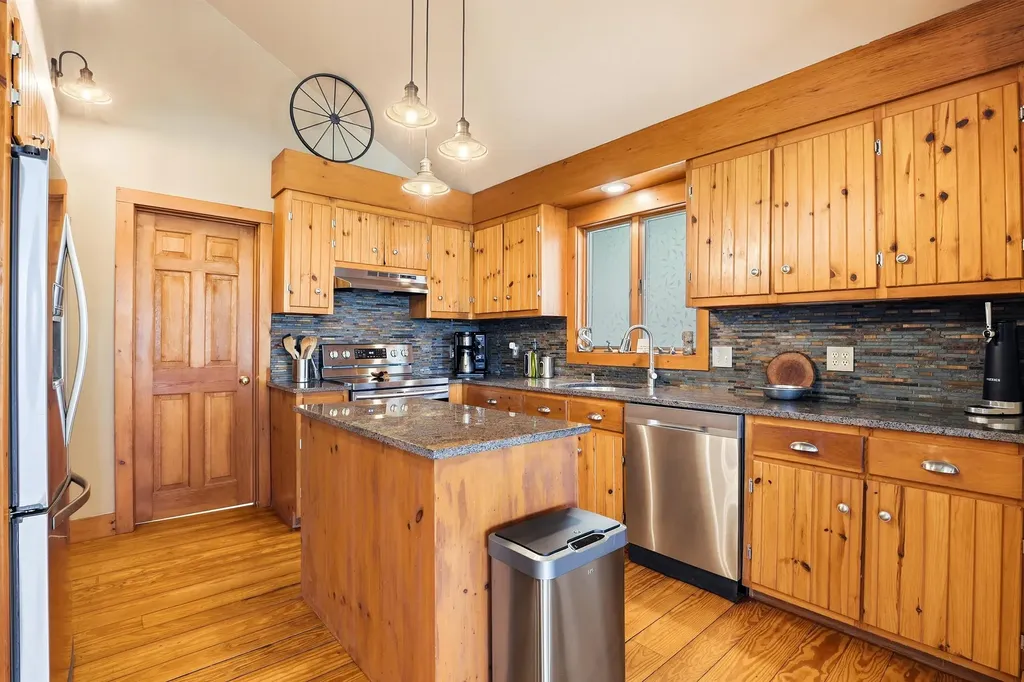 17 Wood Terrace Northwood NH 03261