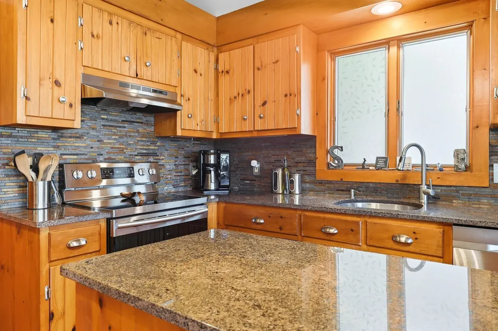 17 Wood Terrace Northwood NH 03261