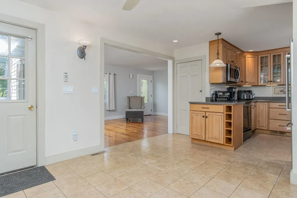 39 Dearborn Avenue Hampton NH 03842