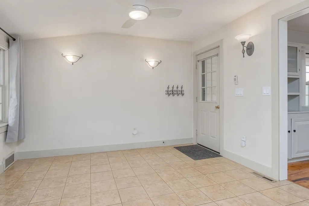 39 Dearborn Avenue Hampton NH 03842