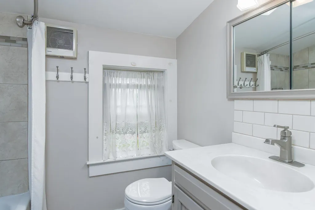 39 Dearborn Avenue Hampton NH 03842