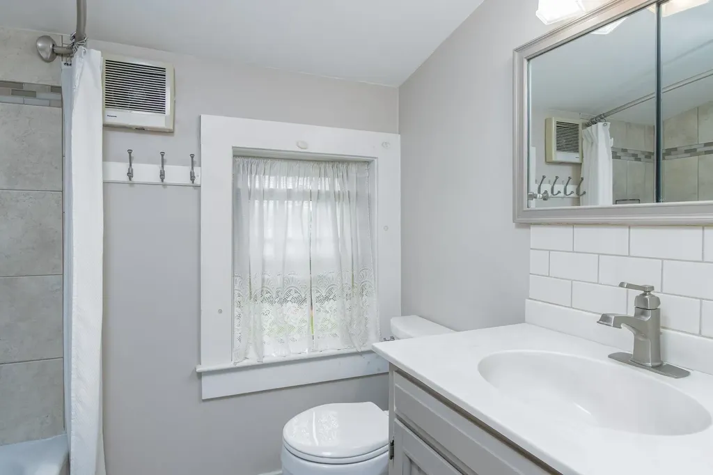 39 Dearborn Avenue Hampton NH 03842