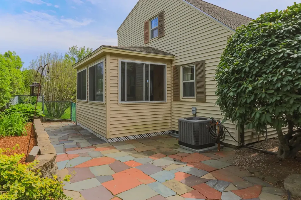 39 Dearborn Avenue Hampton NH 03842