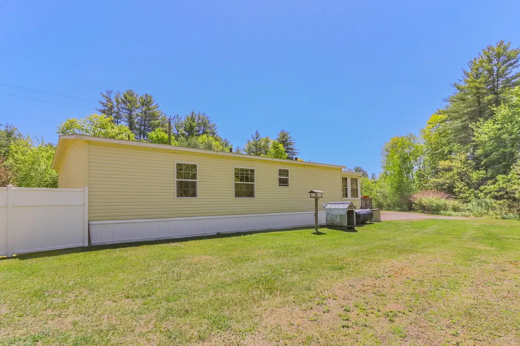12 Mountain View Road Deerfield NH 03037