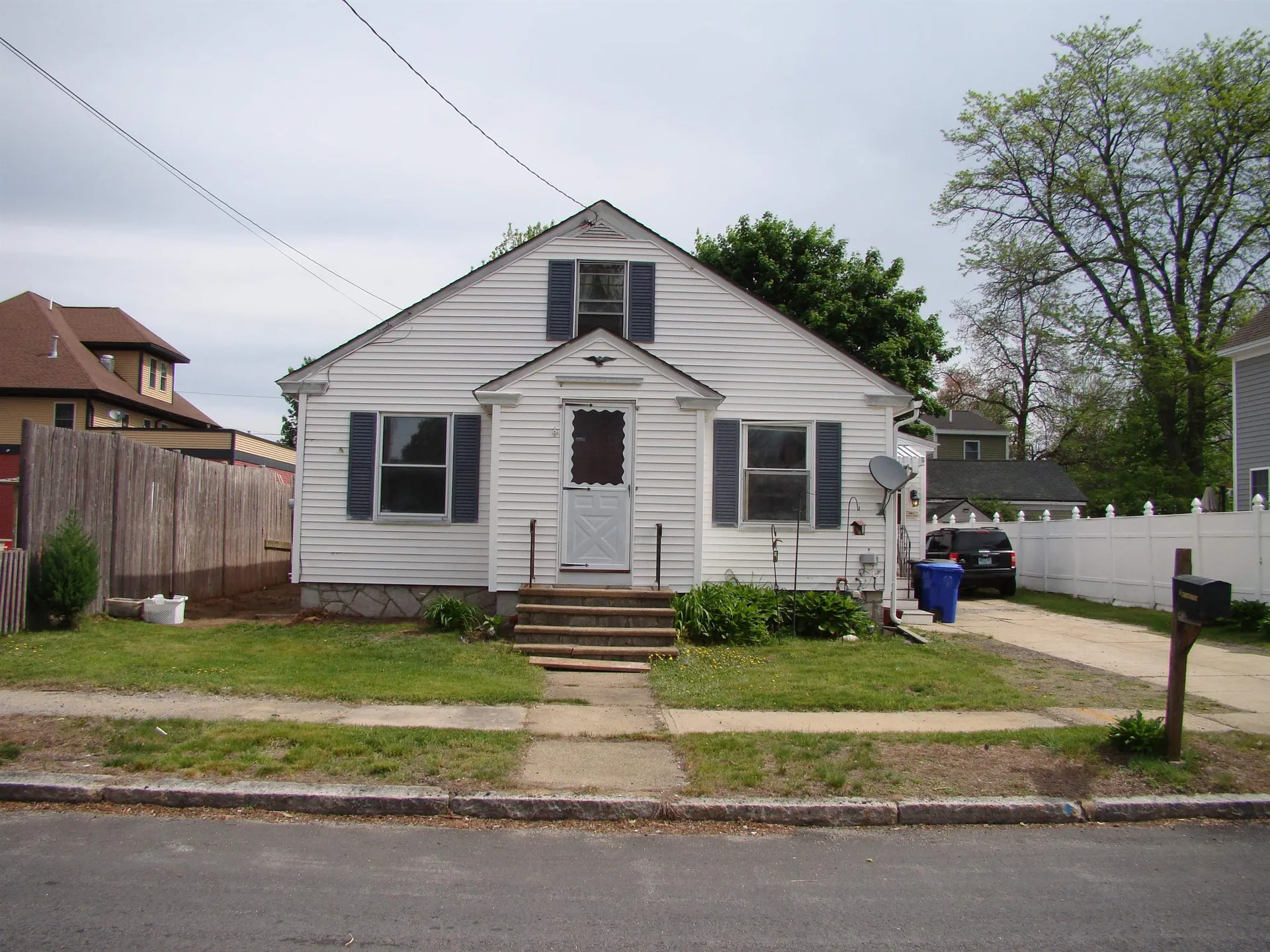 145 Mcquesten Street Manchester NH 03102