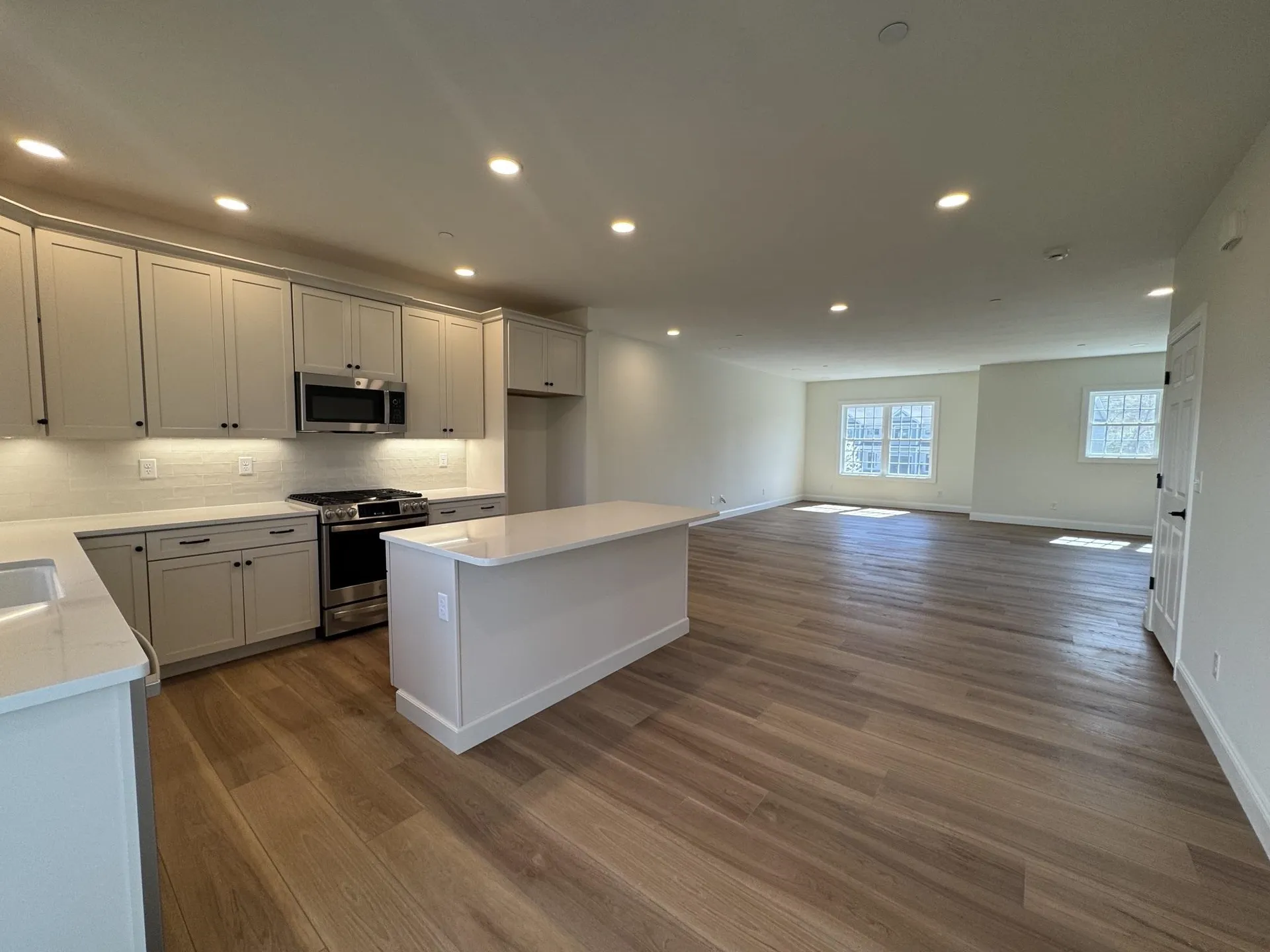 6C Dearborn Circle Goffstown NH 03045
