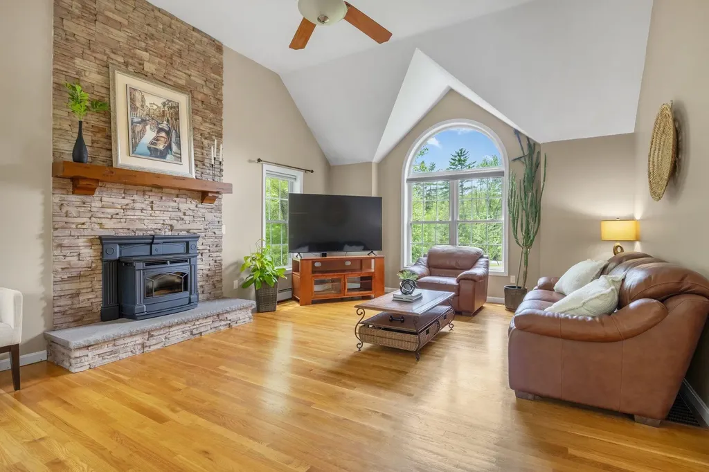 212 Oak Hill Road Barrington NH 03825