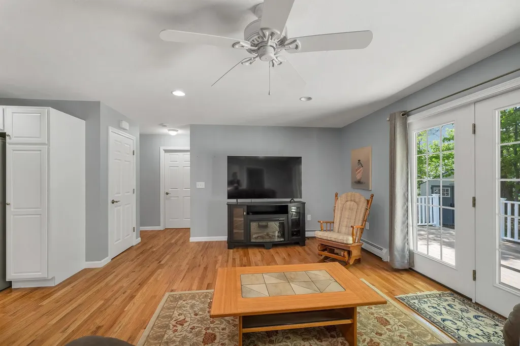 28 Linny Lane Laconia NH 03246
