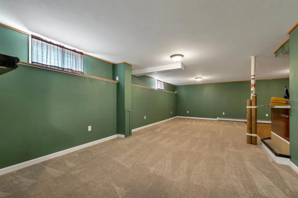 28 Linny Lane Laconia NH 03246