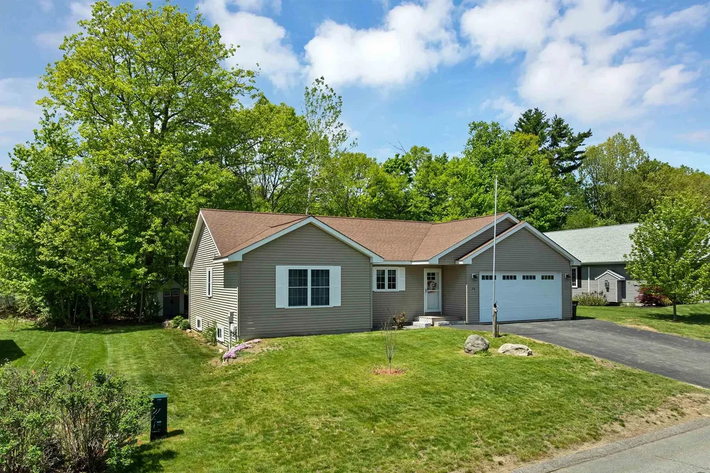 28 Linny Lane Laconia NH 03246