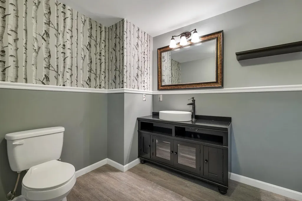 28 Linny Lane Laconia NH 03246