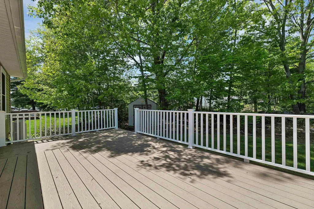 28 Linny Lane Laconia NH 03246
