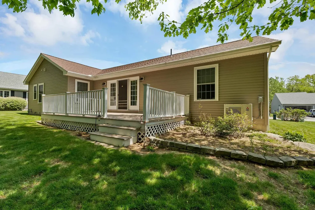 28 Linny Lane Laconia NH 03246