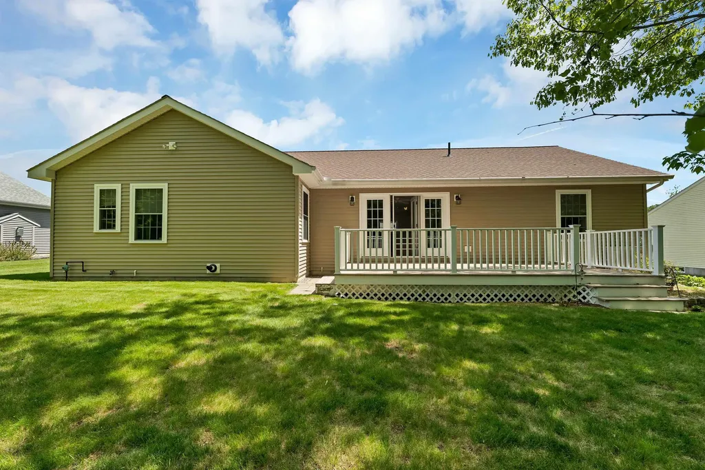 28 Linny Lane Laconia NH 03246