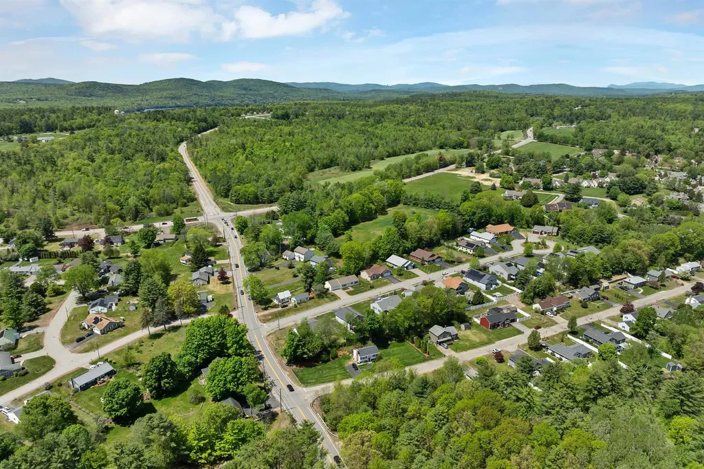 28 Linny Lane Laconia NH 03246