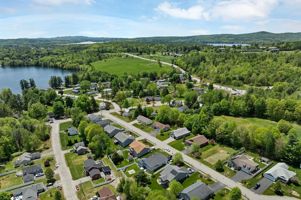 28 Linny Lane Laconia NH 03246