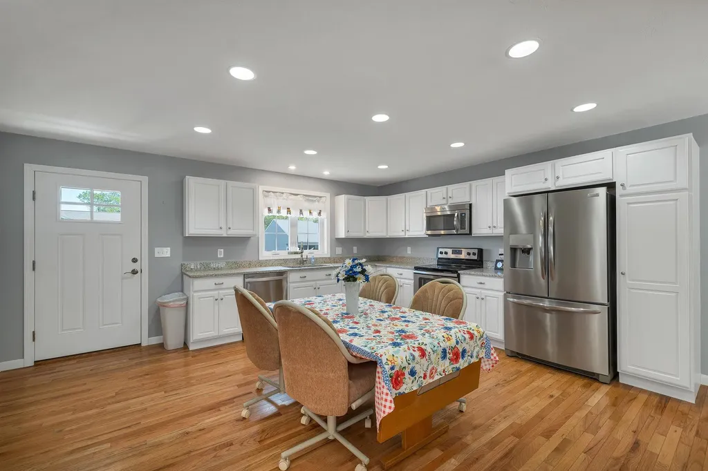 28 Linny Lane Laconia NH 03246