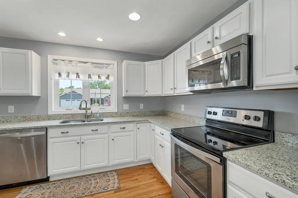 28 Linny Lane Laconia NH 03246