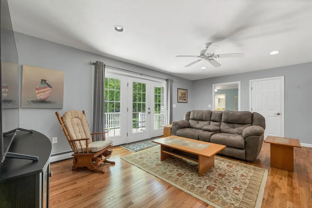 28 Linny Lane Laconia NH 03246