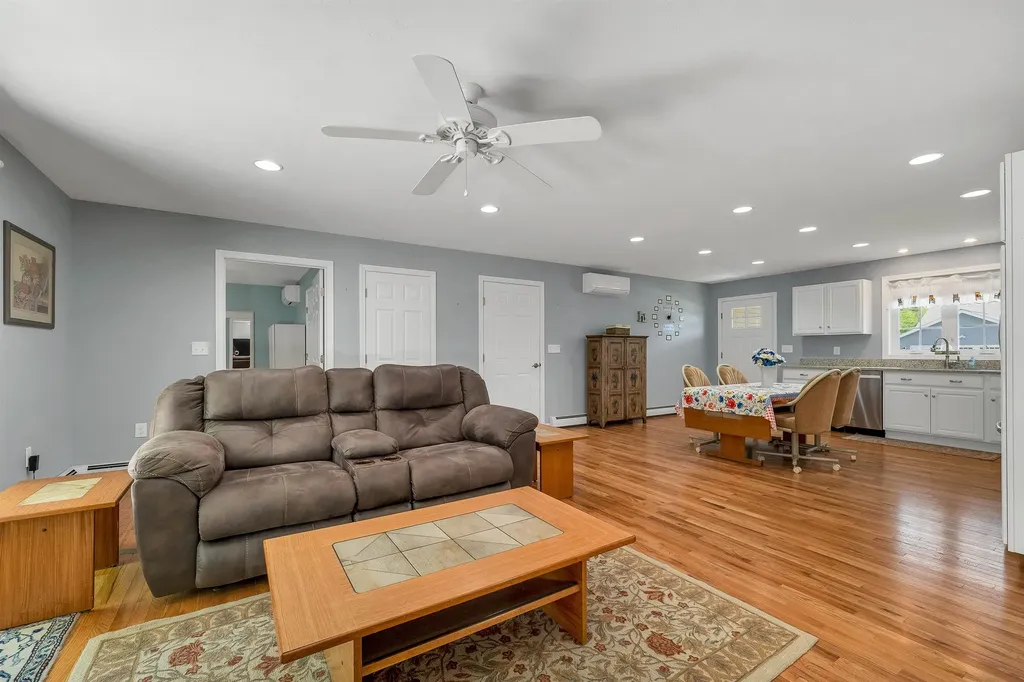 28 Linny Lane Laconia NH 03246