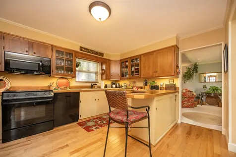 179 Mount Pleasant Street St. Johnsbury VT 05819