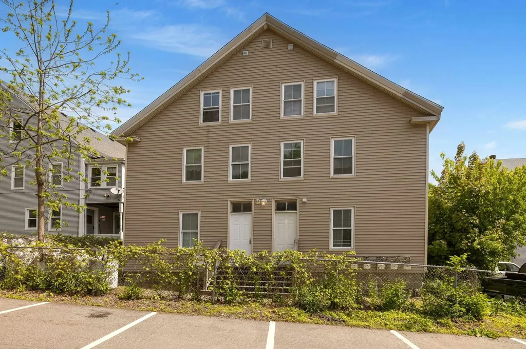 9 Central Street Newmarket NH 03857