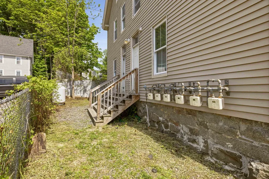 9 Central Street Newmarket NH 03857